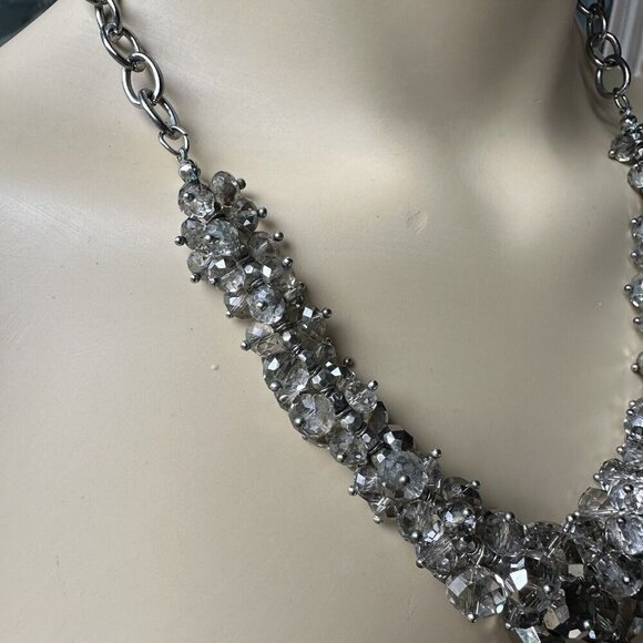Vera Wang Necklace Faceted Smoke Glass Saucer Cluster Silver Tone Metal 20"‎ - Picture 3 of 8